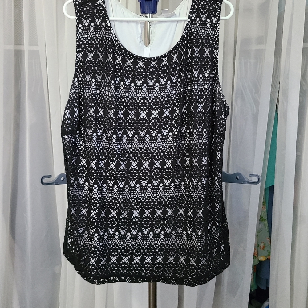 3X Bisou Bisou sleeveless blouse.